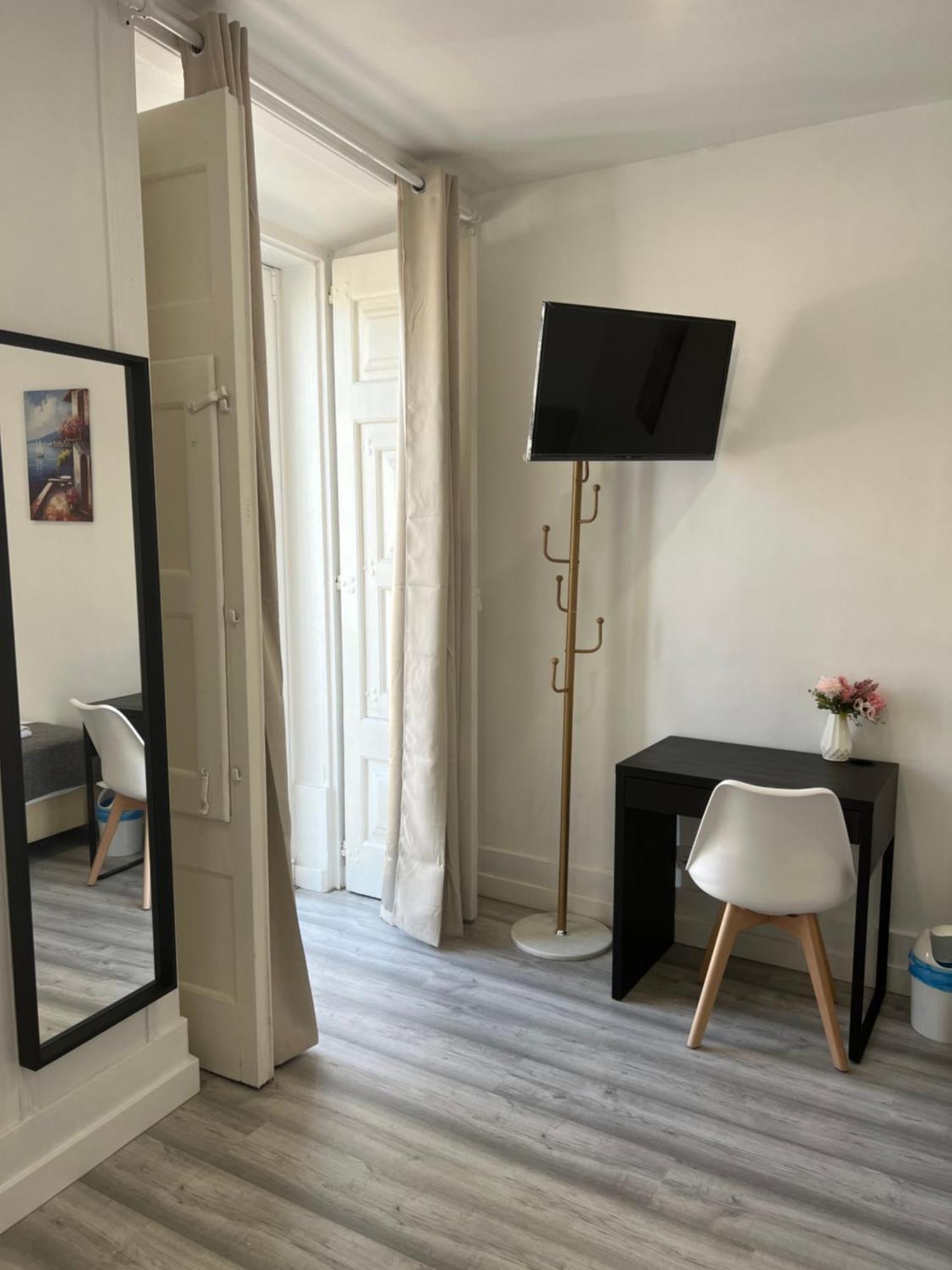 Sao Lazaro Bhuiyan Family Host Hotel Lisboa Ngoại thất bức ảnh