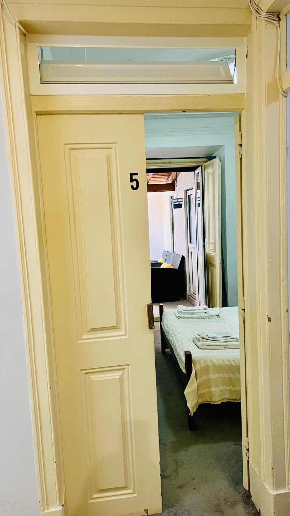 Sao Lazaro Bhuiyan Family Host Hotel Lisboa Ngoại thất bức ảnh