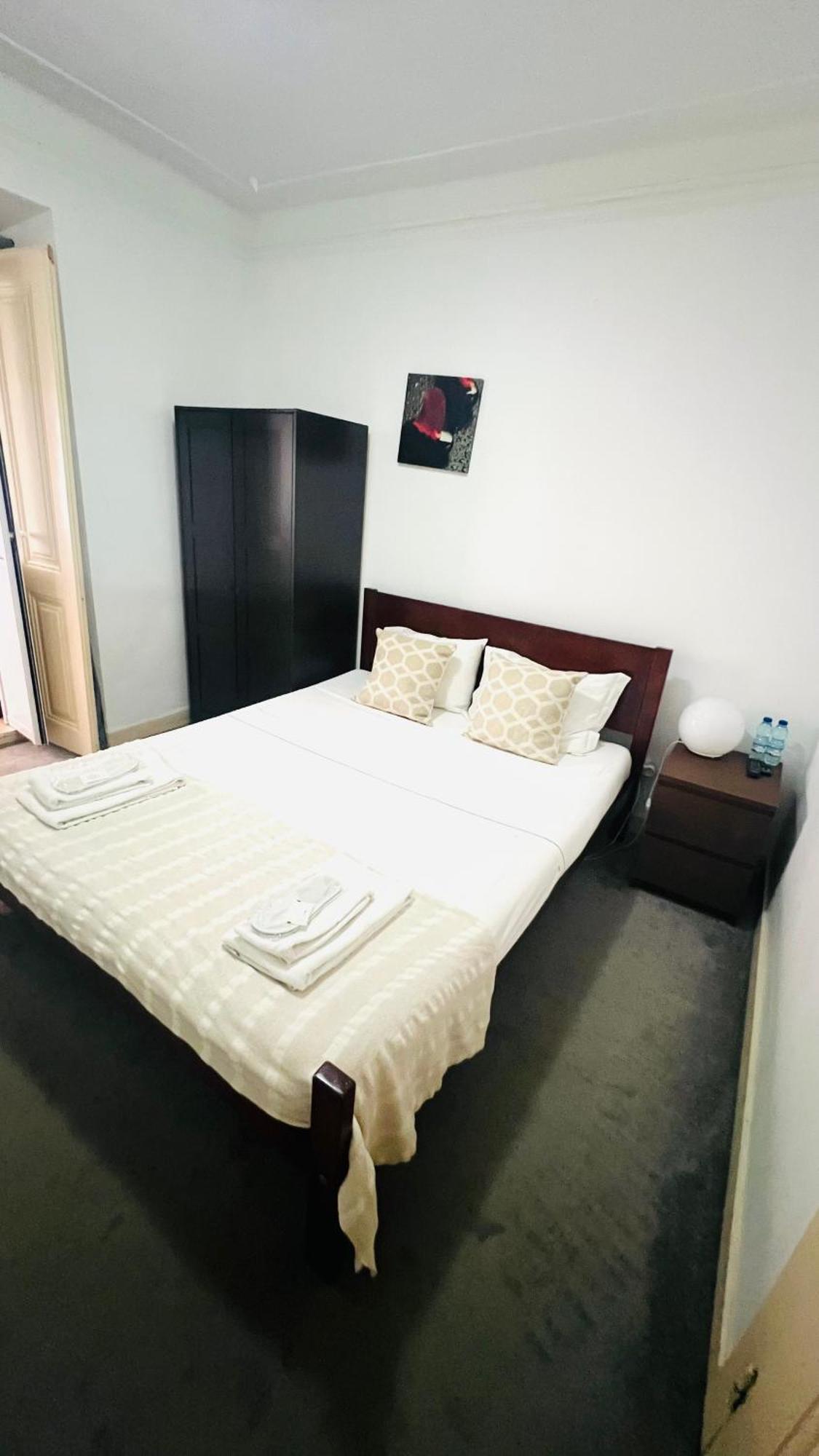 Sao Lazaro Bhuiyan Family Host Hotel Lisboa Ngoại thất bức ảnh