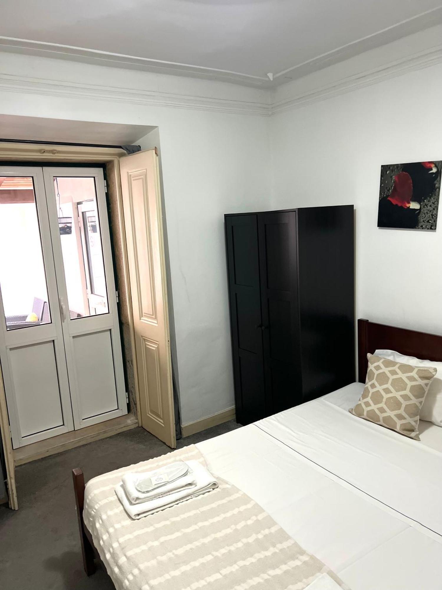 Sao Lazaro Bhuiyan Family Host Hotel Lisboa Ngoại thất bức ảnh